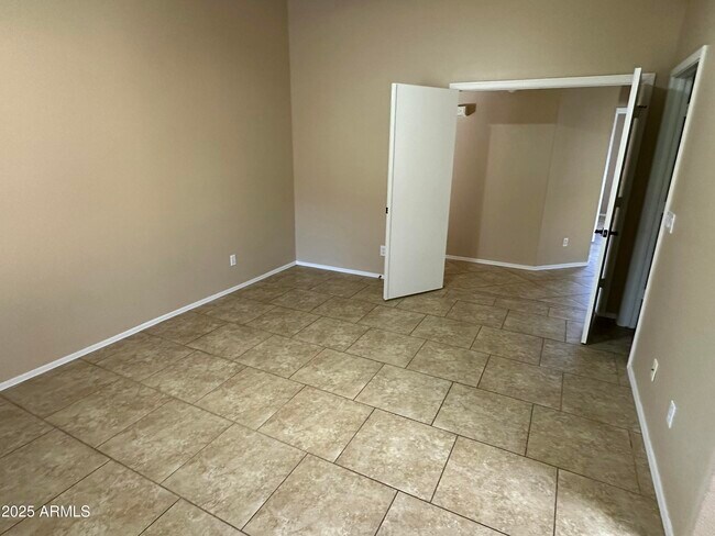 Building Photo - 4833 W Taro Dr