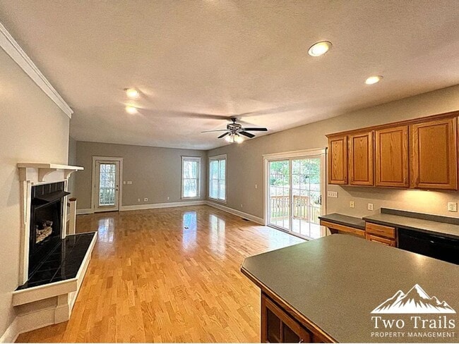 Building Photo - GORGEOUS 4 BED/2.5 BATH IN BILTMORE PARK
