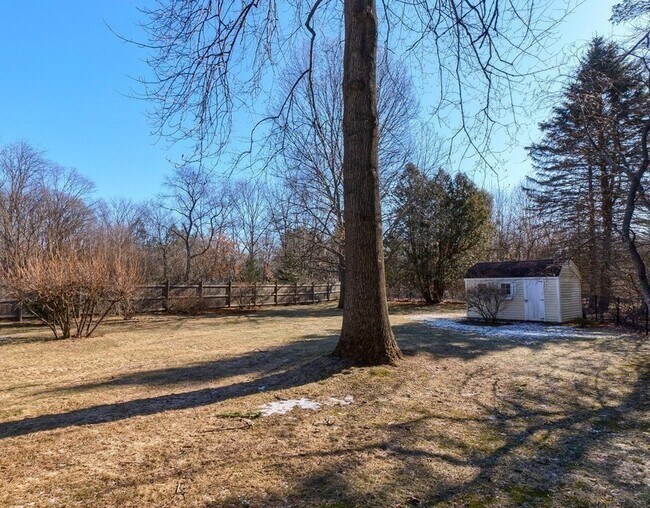 Building Photo - 438 Old Bedford Rd