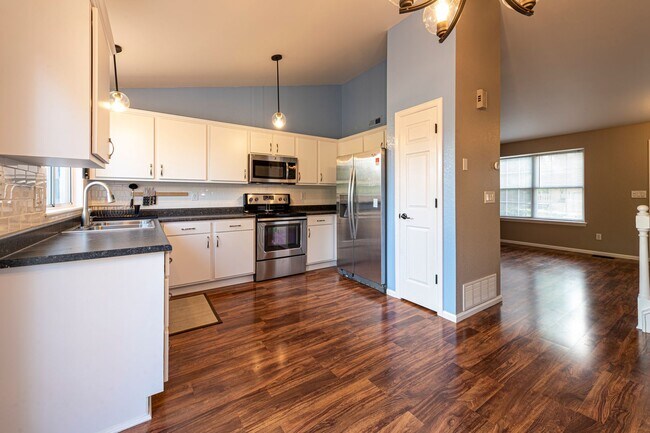 Building Photo - Wonderful 4-bed, 3-bath home adjacent to walking paths and parks