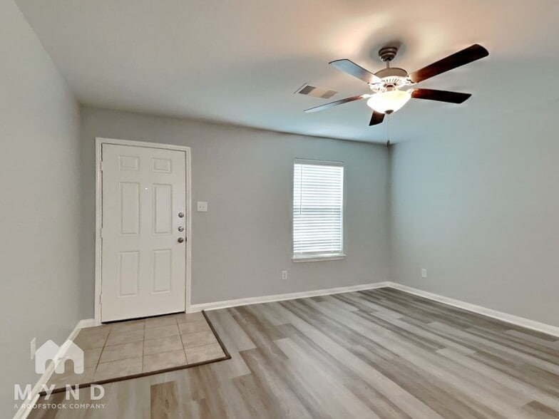 Building Photo - 5622 Rainbow Rd.