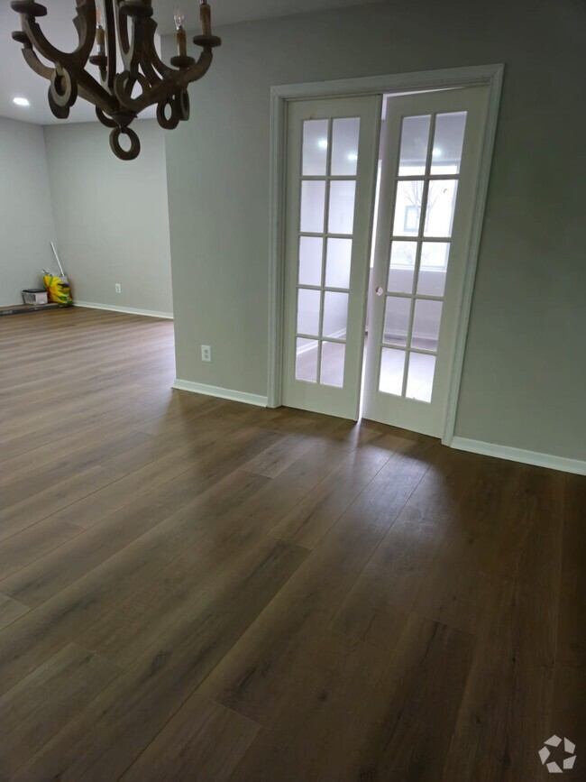 Building Photo - 37 Stonehenge Cir