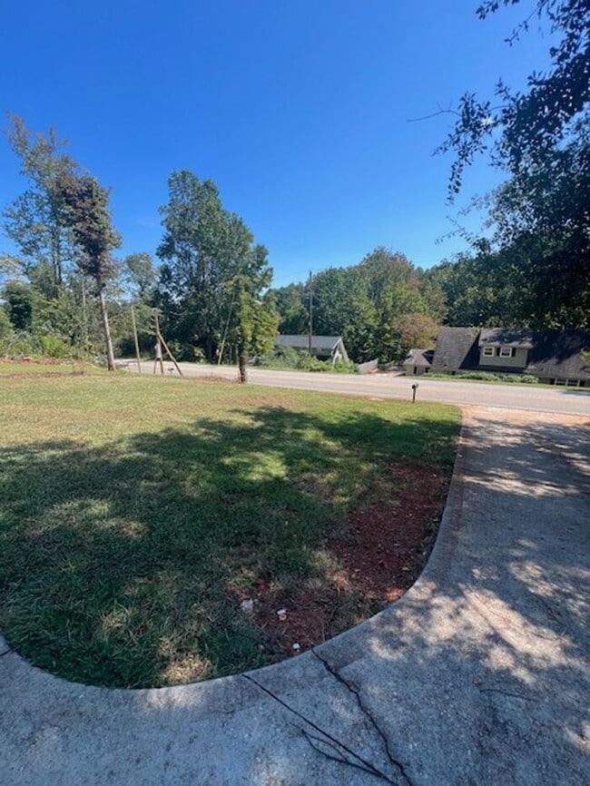 Building Photo - Taylors home ready for move in!