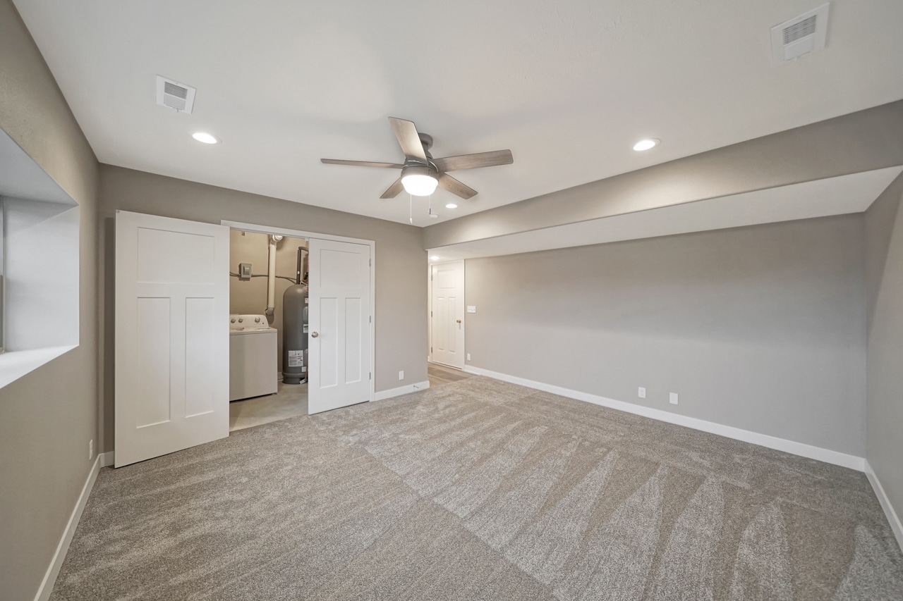 Rec Room/Laundry - 8195 Regent Dr