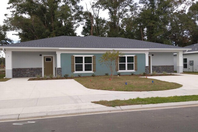 Building Photo - Greyes Place