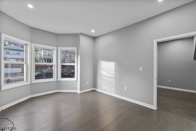 Building Photo - 467-469 Summer Avenue Unit 1