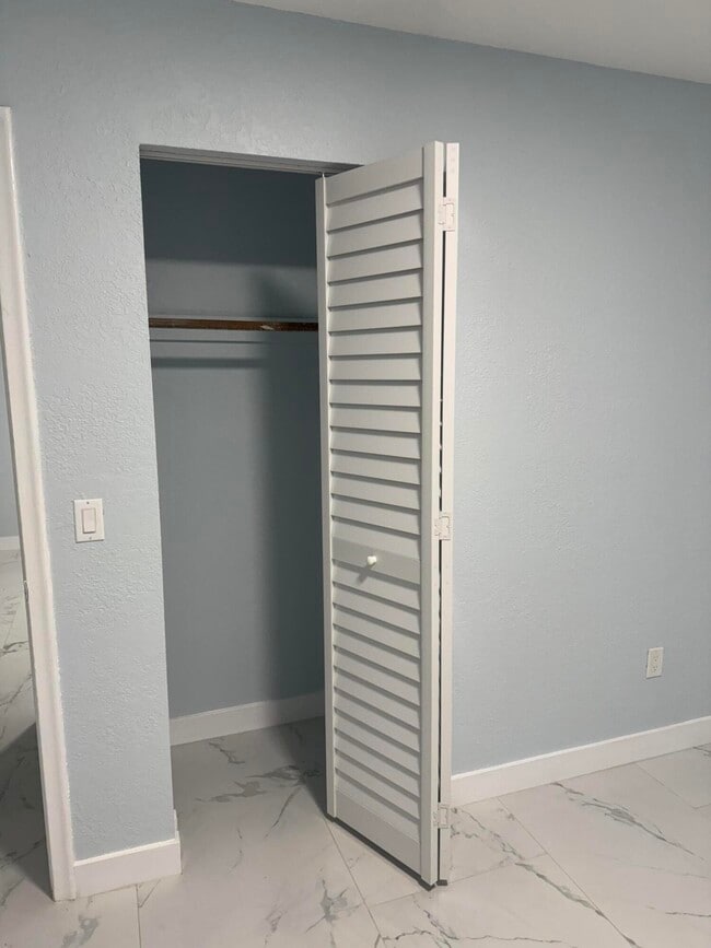 Building Photo - 4717 Carver St