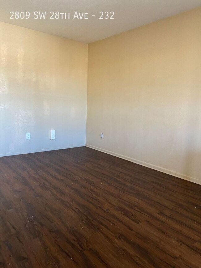 Building Photo - 2809 SW 28th Ave