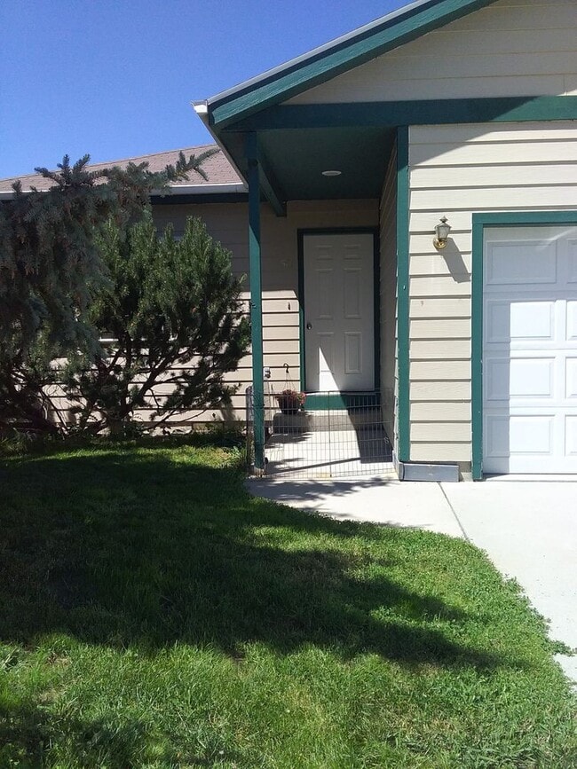 Great Newly Remodeled 3 bedroom 1 bath no pets please, no smoking - Great Newly Remodeled 3 bedroom 1 bath no pets  please, no smoking