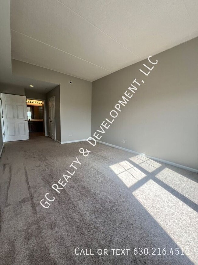Building Photo - 125 Lakeview Dr