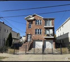 Building Photo - 37-39-39 Hudson St