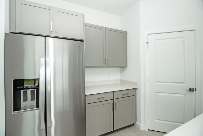 Building Photo - 5929 SE Sky Blue Cir