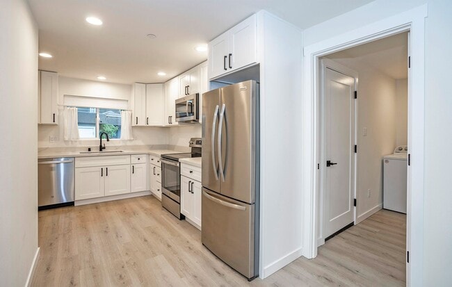 Building Photo - Updated Gig Harbor Duplex with Outdoor Space