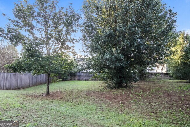 Building Photo - 550 Gardinia Dr