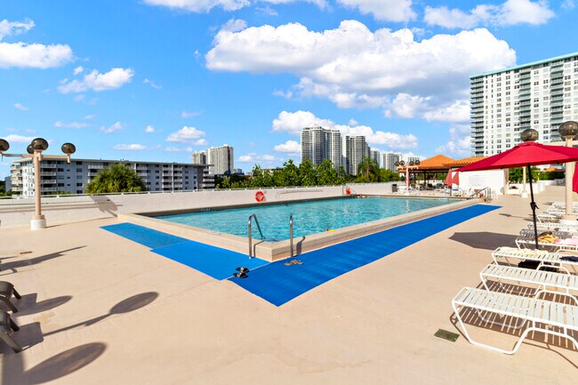 Building Photo - 290 174th St St