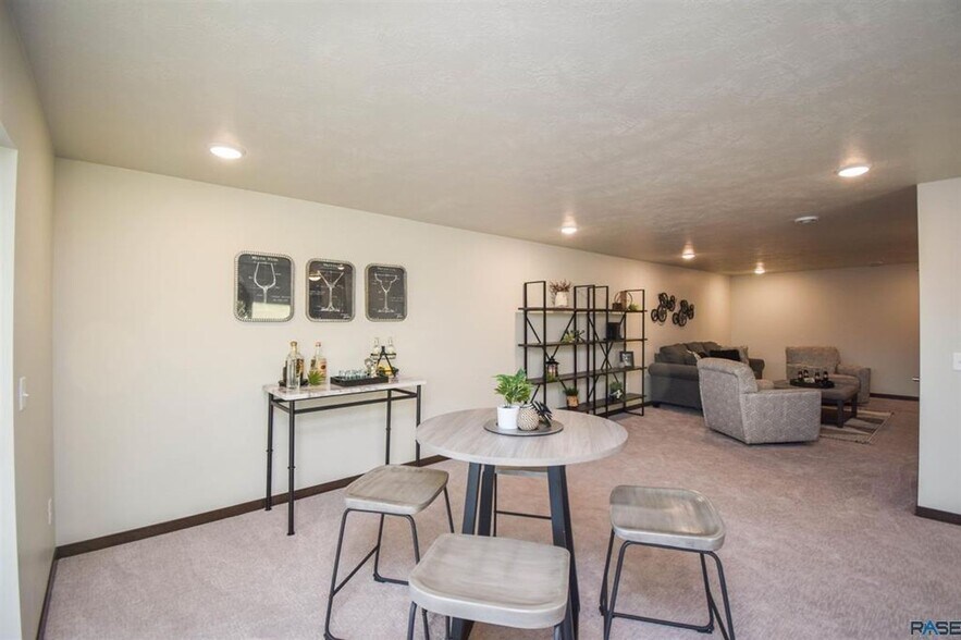 Building Photo - 7303 E 45th St