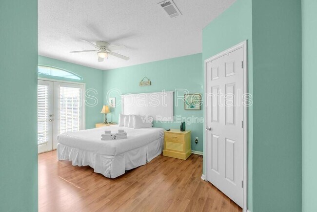 Building Photo - 2252 Beach Dr