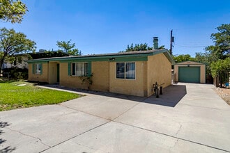 Building Photo - 1909 Othello Ct NE