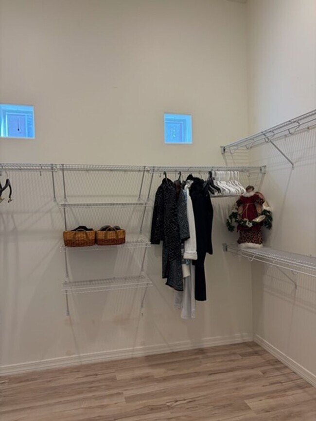 Building Photo - FULLY FURNISHED LUXURY HOME ON GOLF COURSE