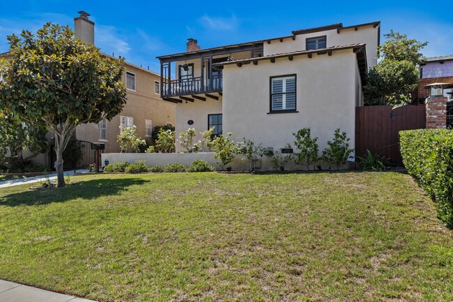 Building Photo - Gorgeous Historic Point Loma Home! Solar! ...