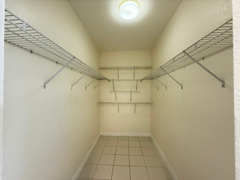 Building Photo - 15131 SW 23rd Ln