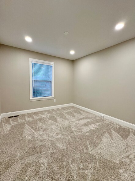 Building Photo - 1149 Old Farm Rd