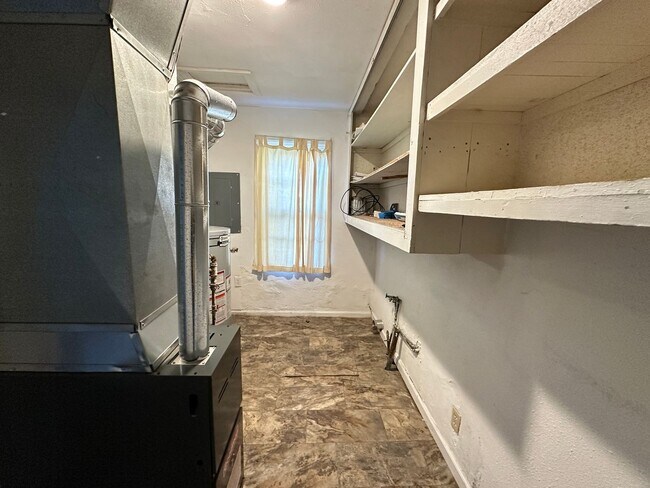 Building Photo - 1922 W Washington- Single Family Home