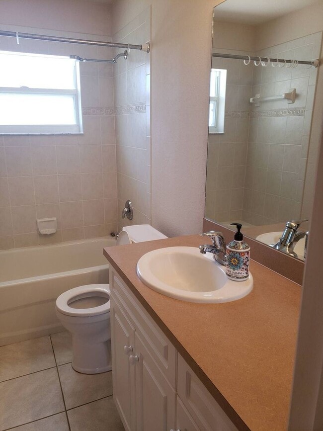 Building Photo - Pool Home 3 Bedroom 2 Bath close to shoppi...