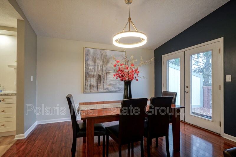 Building Photo - 2808 Lakeshire Ln