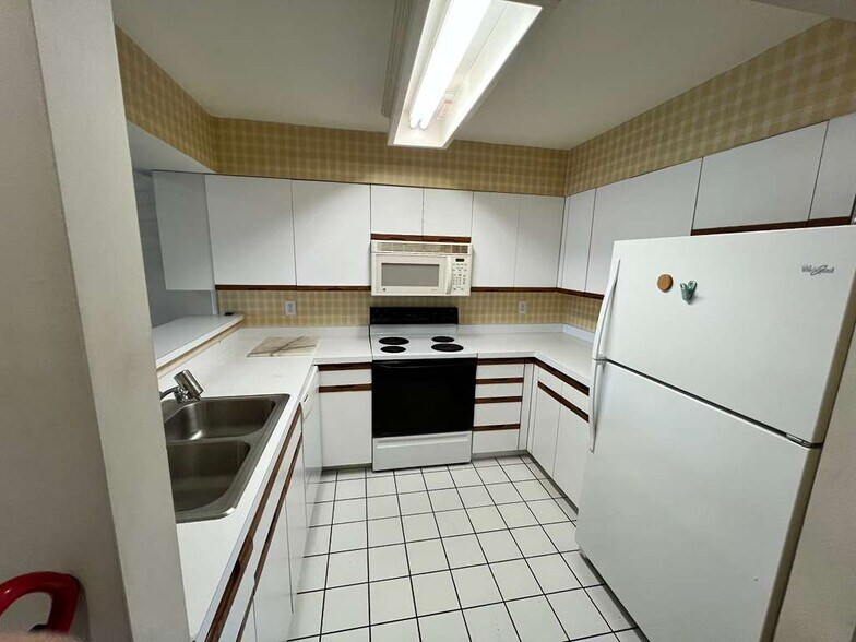 Building Photo - 1201 Laurel Ave