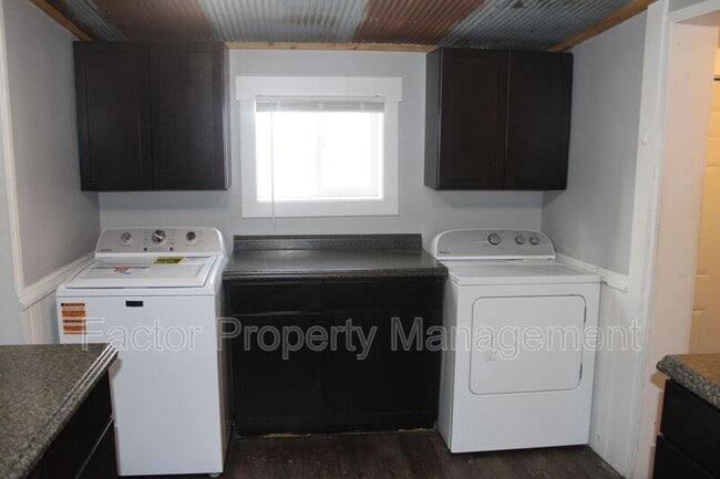 Building Photo - 510 N 4th St