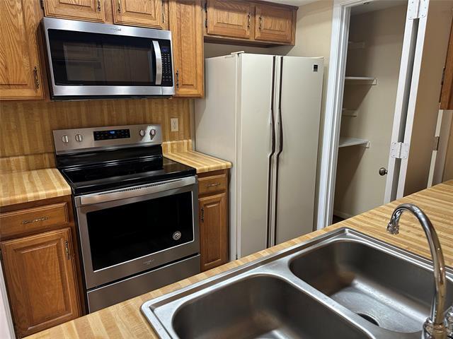 Building Photo - 927 Signal Ridge Pl