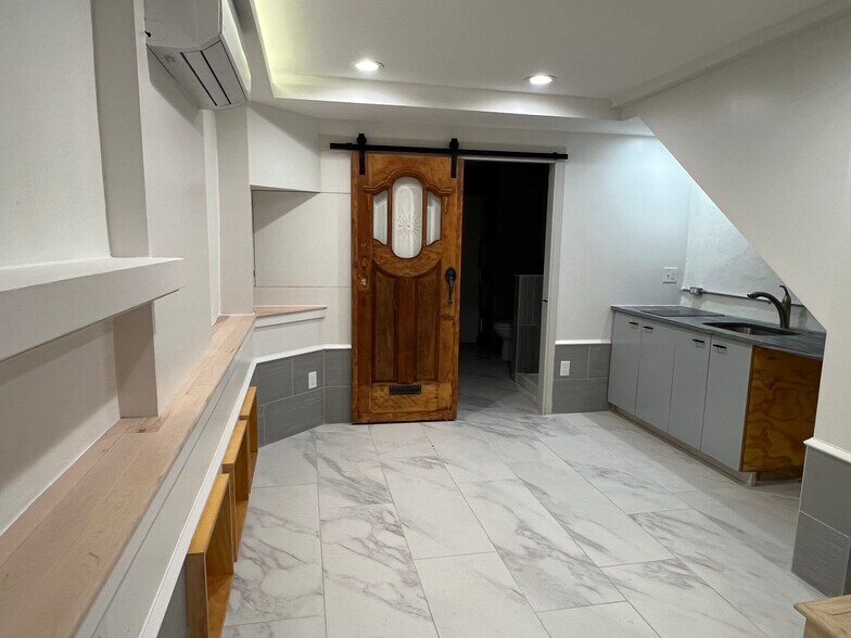 Building Photo - 2019 S Beechwood St