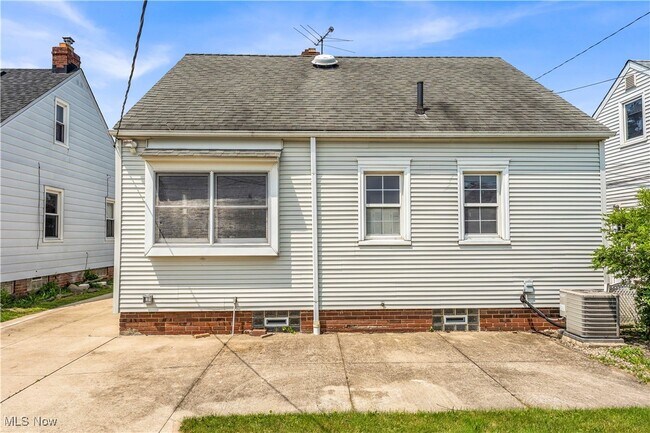 Building Photo - 5807 Orchard Ave
