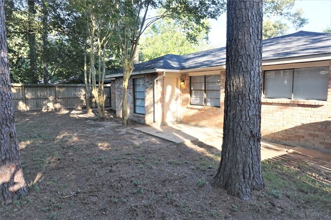 Building Photo - 2727 Tinechester Dr