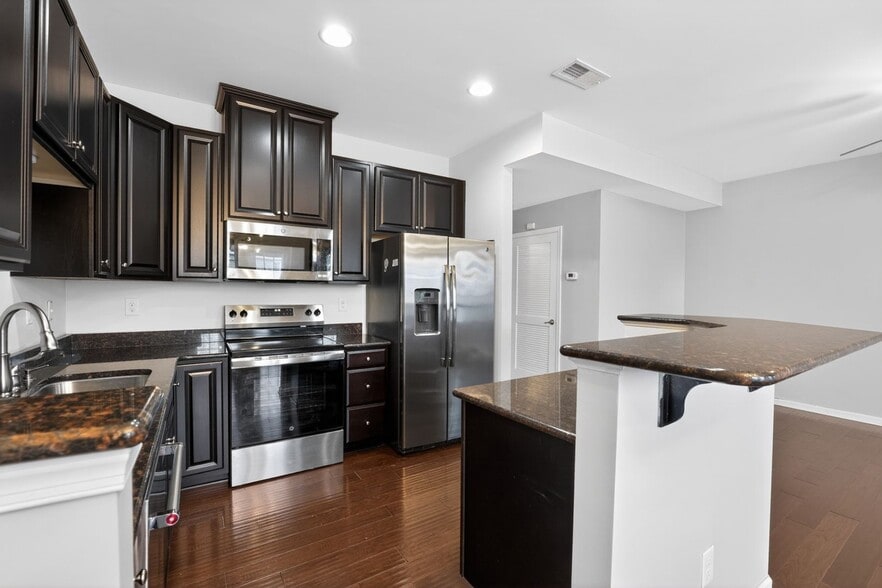 Building Photo - 6402 Terrace View Ct