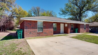 Building Photo - $950 + 2 WEEKS FREE RENT!!!