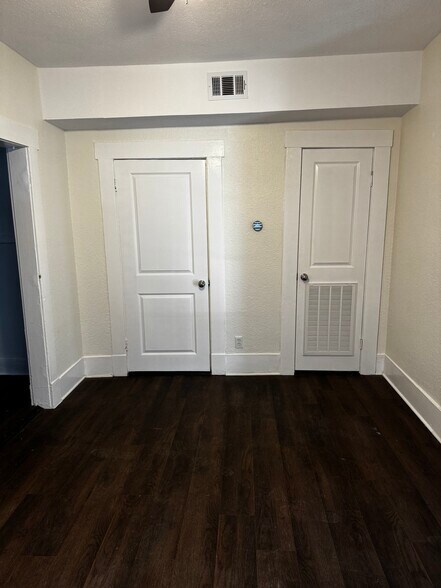 Building Photo - 111 N Winnetka Ave