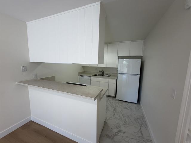 Building Photo - 403 Requeza St