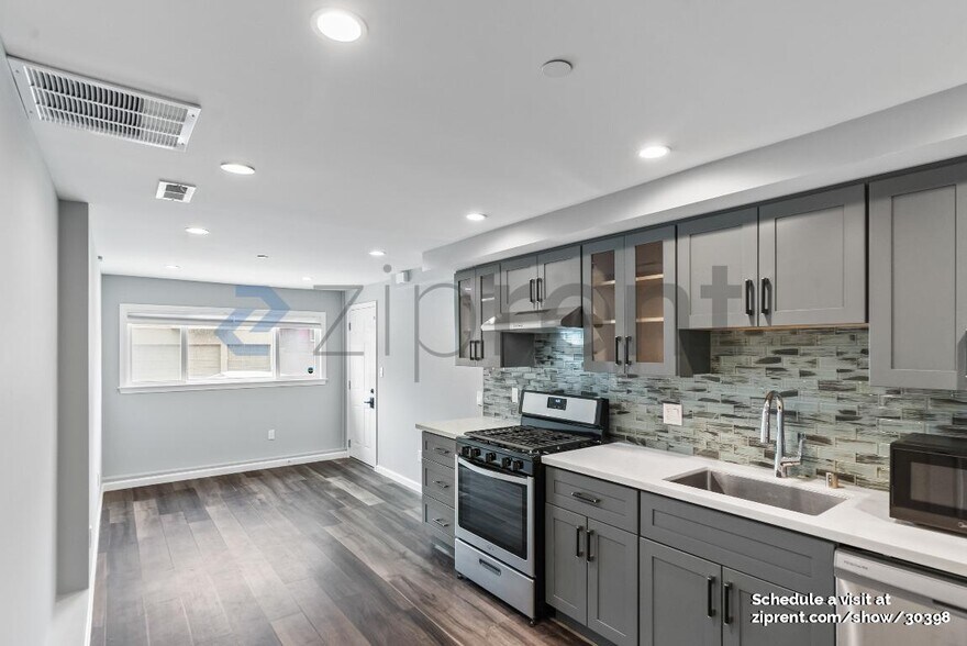 Building Photo - Unit A
