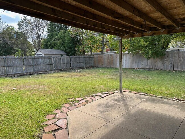 Building Photo - 1206 Pembrook Dr