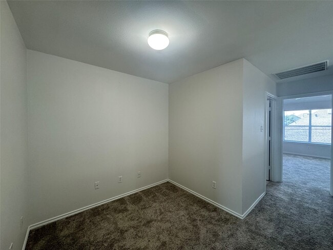 Building Photo - 5715 Vinemont Ln