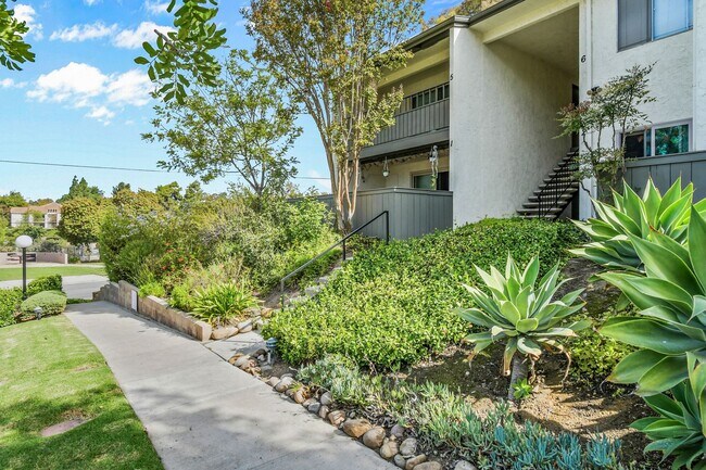Building Photo - Pet Friendly & Remodeled 1BR Condo Near SDSU with Pool and Large Balcony