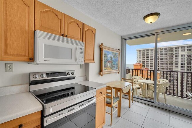 Building Photo - 525 N Ocean Blvd