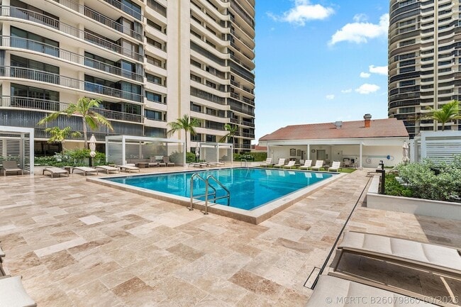 Building Photo - 3966 N Ocean Dr