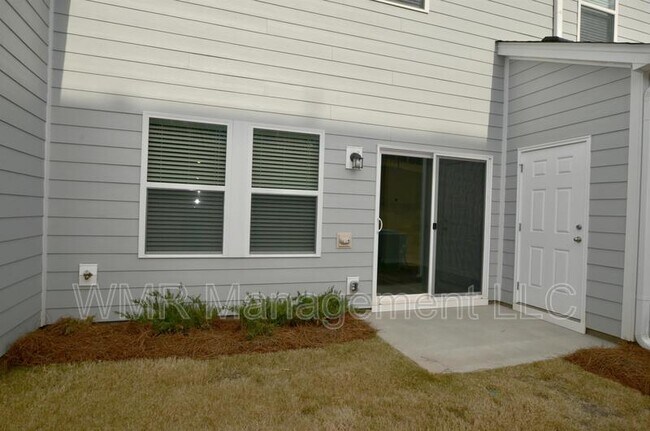 Building Photo - 3833 County Down Ave