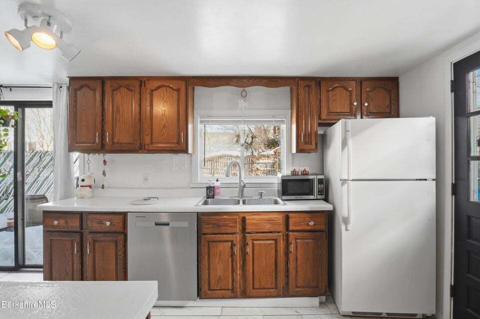 Building Photo - 9 Lincoln St