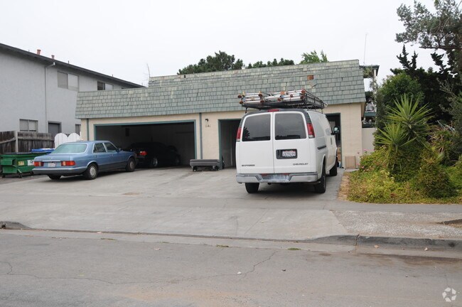 Building Photo - 1141 Oakmont Dr