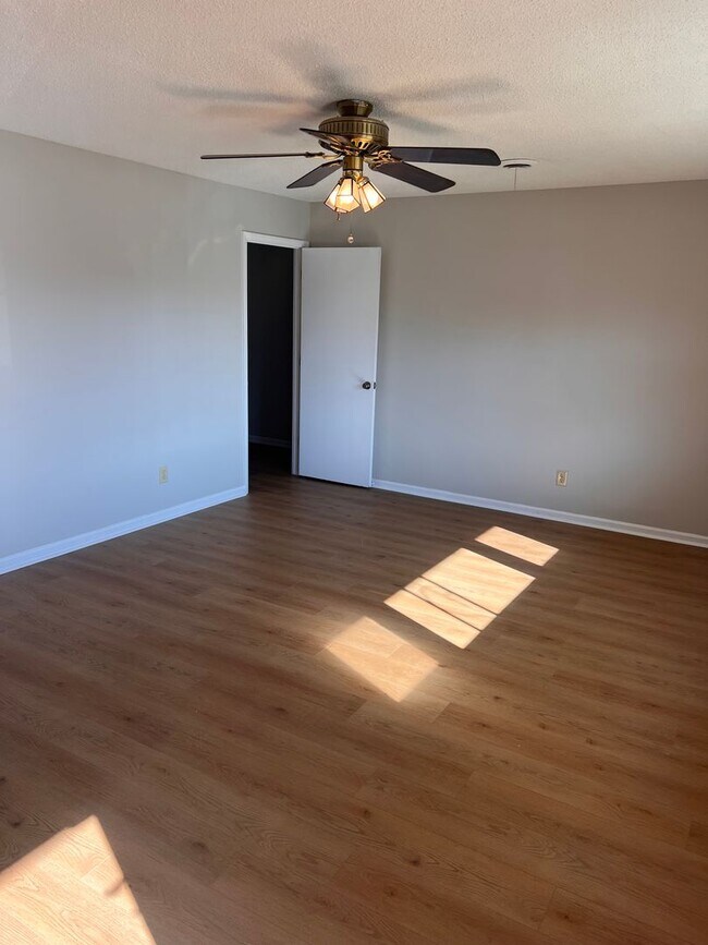 Building Photo - Adorable Ranch in Evans close to all schools