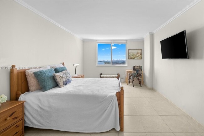 Building Photo - 300 Bayview Dr